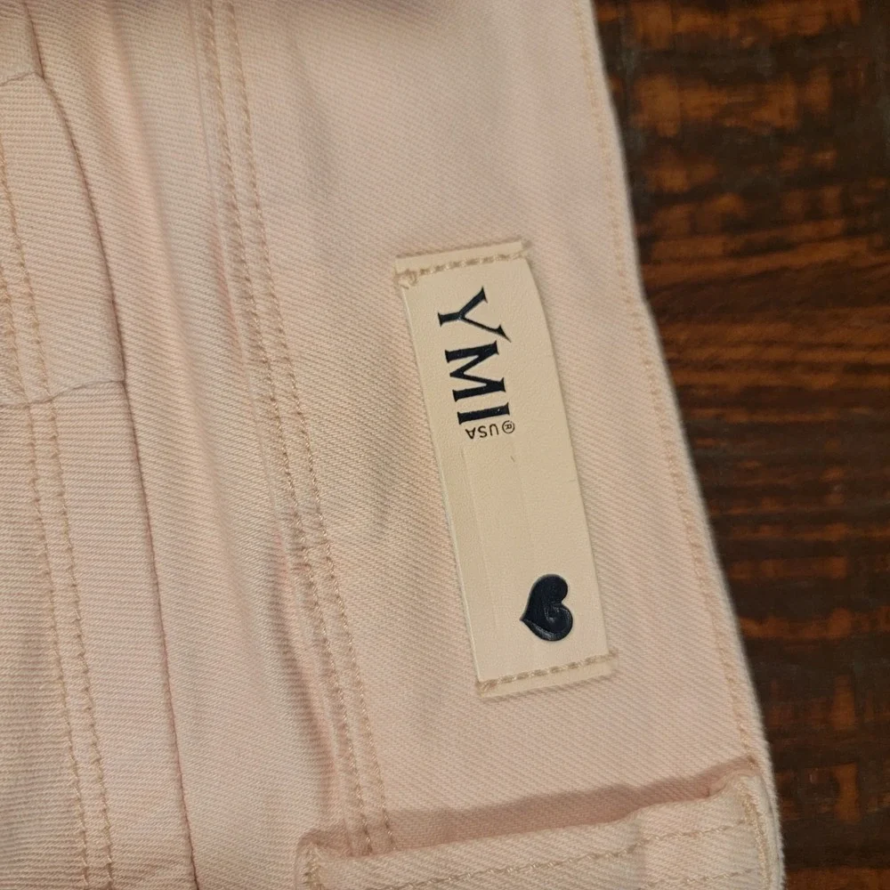 YMI Wanna Betta Butt Women's Shorts Size 11 Stretch Y2K Shaping‎ Shorts 2 Button